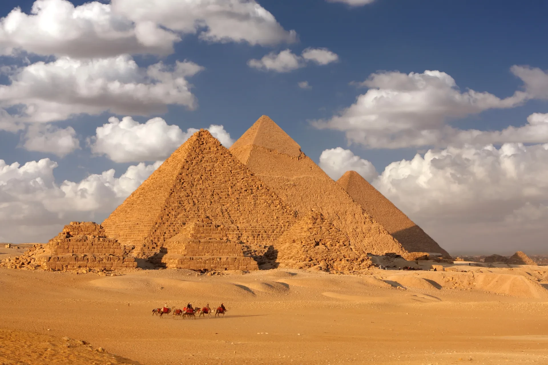 Pyramids of Giza at sunset – Egypt holiday package experience