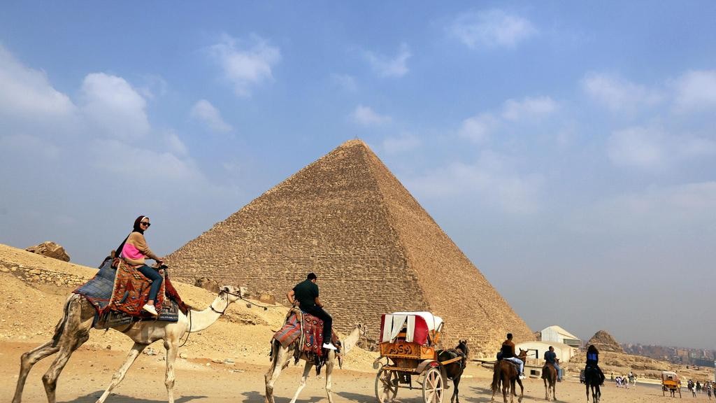 Day Tours to Pyramids, Dahshour and Saqqara