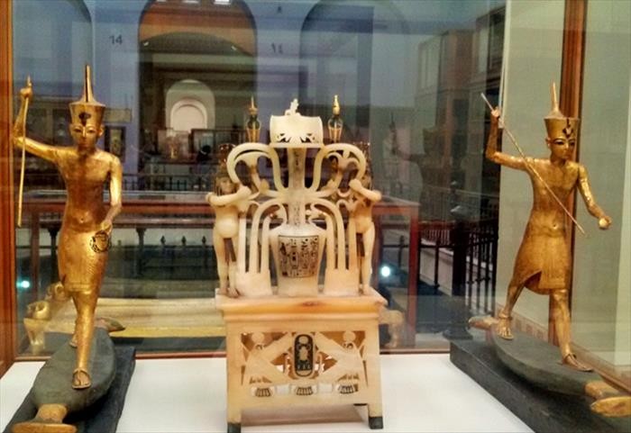 Day Tours to Pyramids and Egyptian Museum