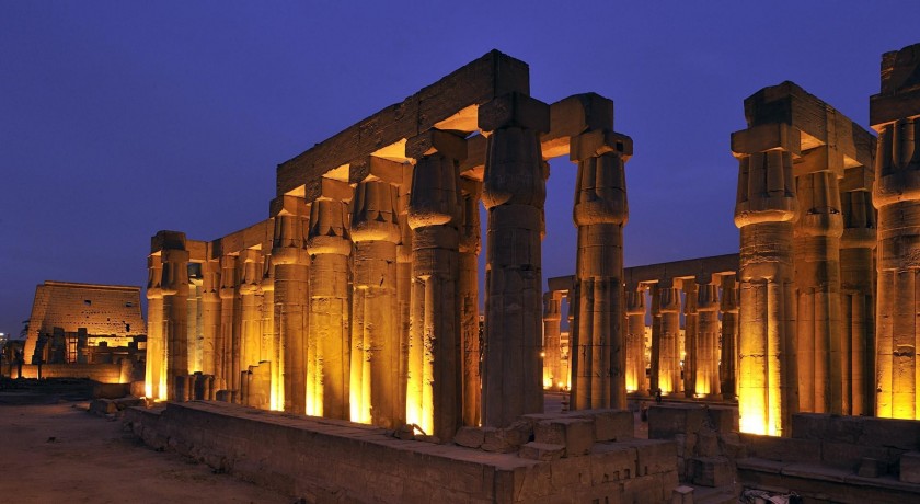 Luxor Tours saindo do Cairo de avião