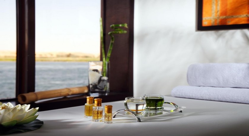 Movenpick Royal Lily pelo Nilo Cruzeiro